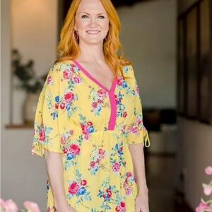 New. The Pioneer Woman Yellow Floral blouse